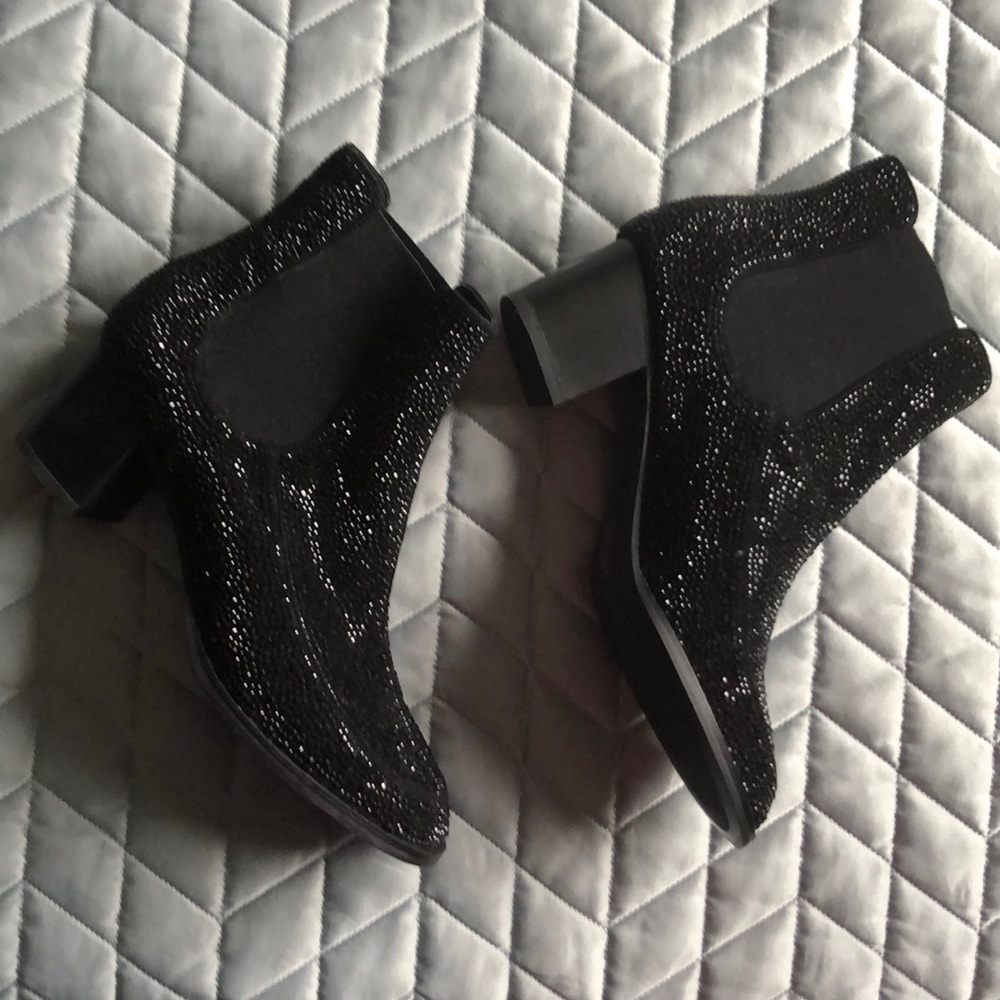 BNWT Lola Cruz rhinestone boot